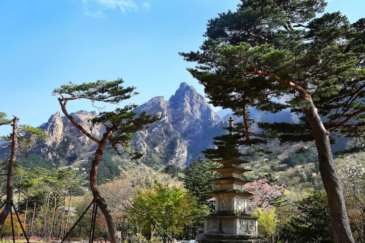 South Korea - Seoraksan - Sinheungsa Temple 2
