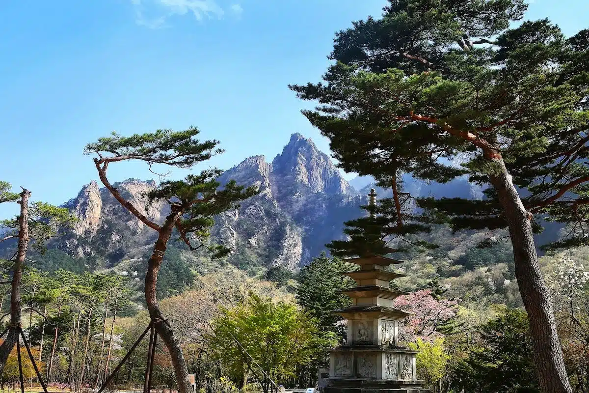 South Korea - Seoraksan - Sinheungsa Temple 2